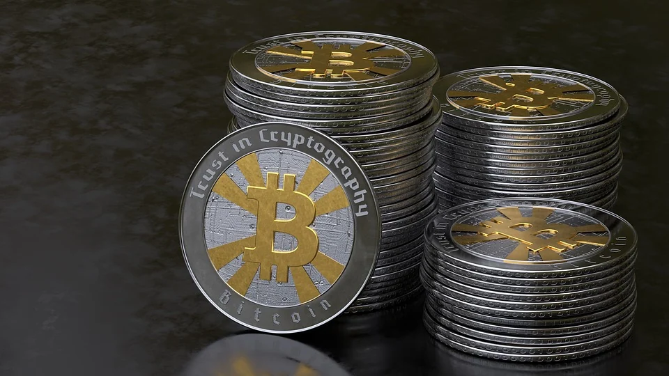 Стопка монет Bitcoin для пункта криптообмена